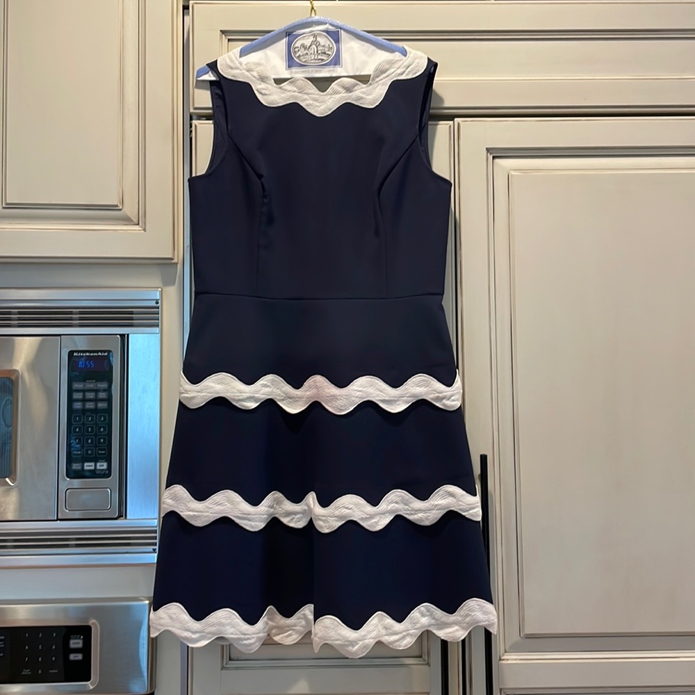 Sail to sable size 12 navy white dress like new